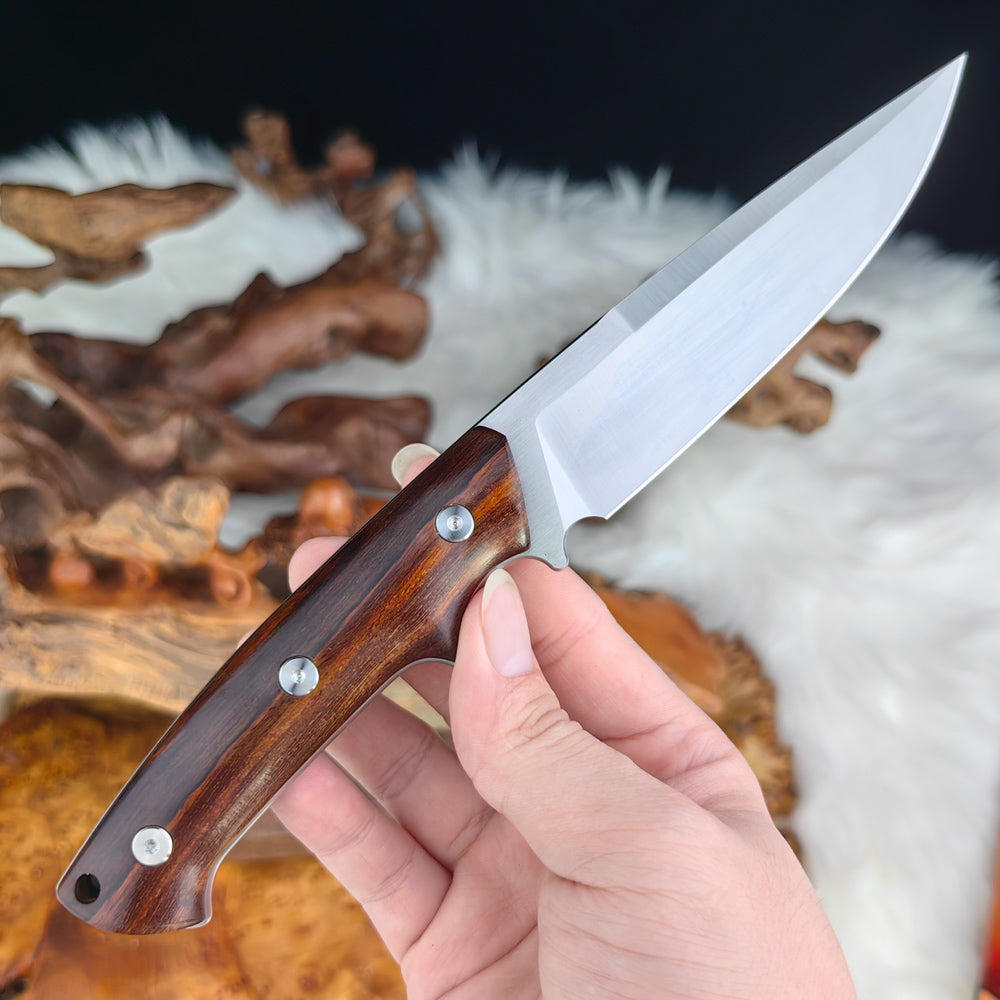 Cuchillo Hunter en VGmax con Desert Ironwood