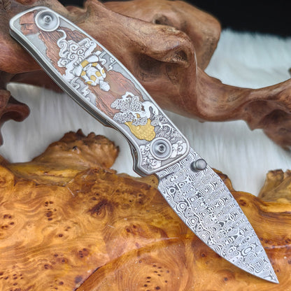 WUKONG Hand-engraved Pocketknife with 24K Gold Inlays and Damasteel Blade