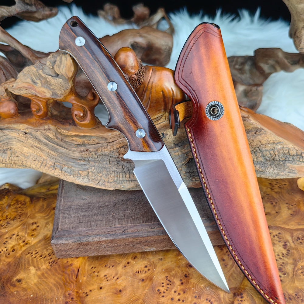 Cuchillo Hunter en VGmax con Desert Ironwood