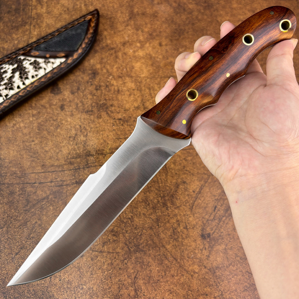 5.6 Inch Hunter in M390 Steel with Sheath