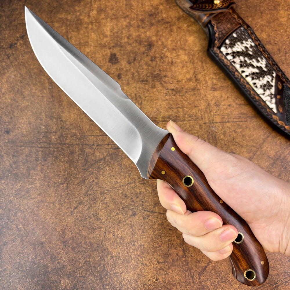 5.6 Inch Hunter in M390 Steel with Sheath