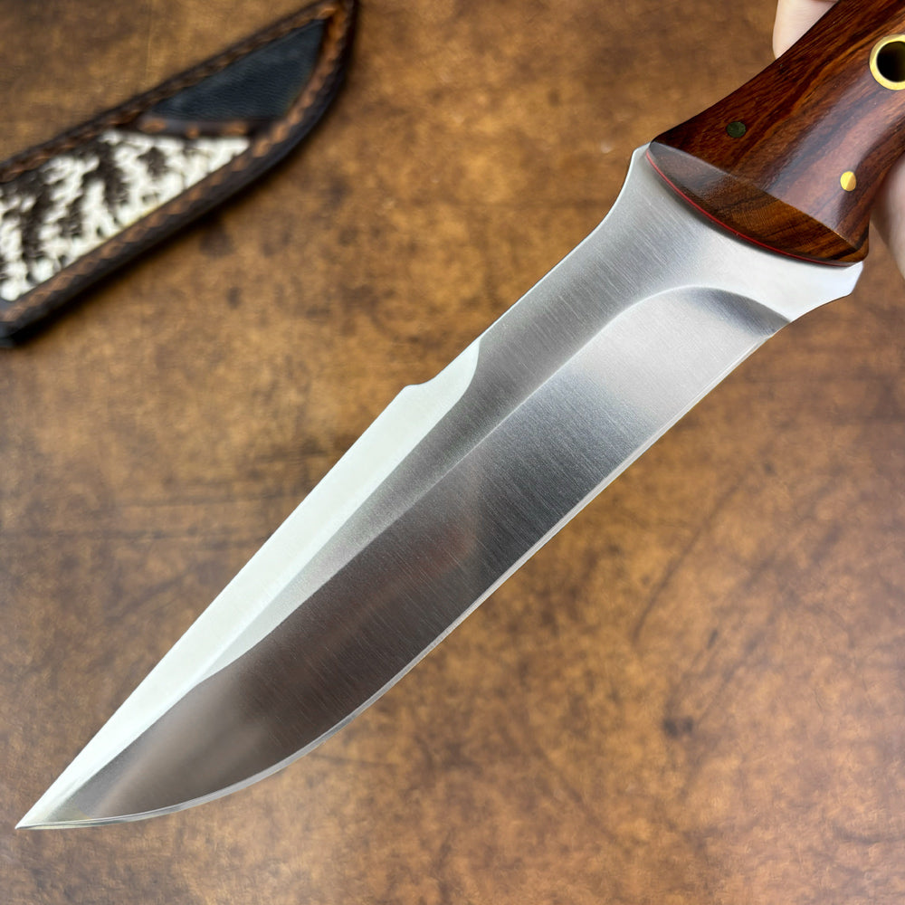 5.6 Inch Hunter in M390 Steel with Sheath