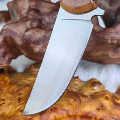Couteau de camp Full Tang avec bois de fer