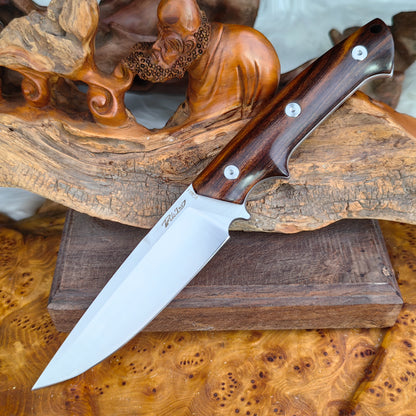Cuchillo Hunter en VGmax con Desert Ironwood