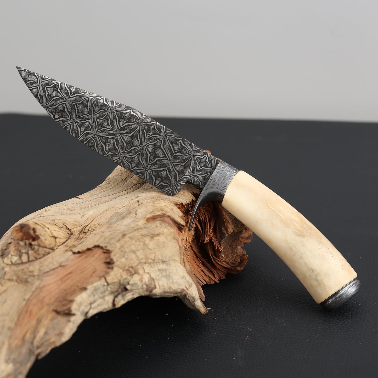 Customs Hunting Knife, Hand-forged Mosaic Damascus Steel