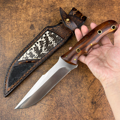 5.6 Inch Hunter in M390 Steel with Sheath