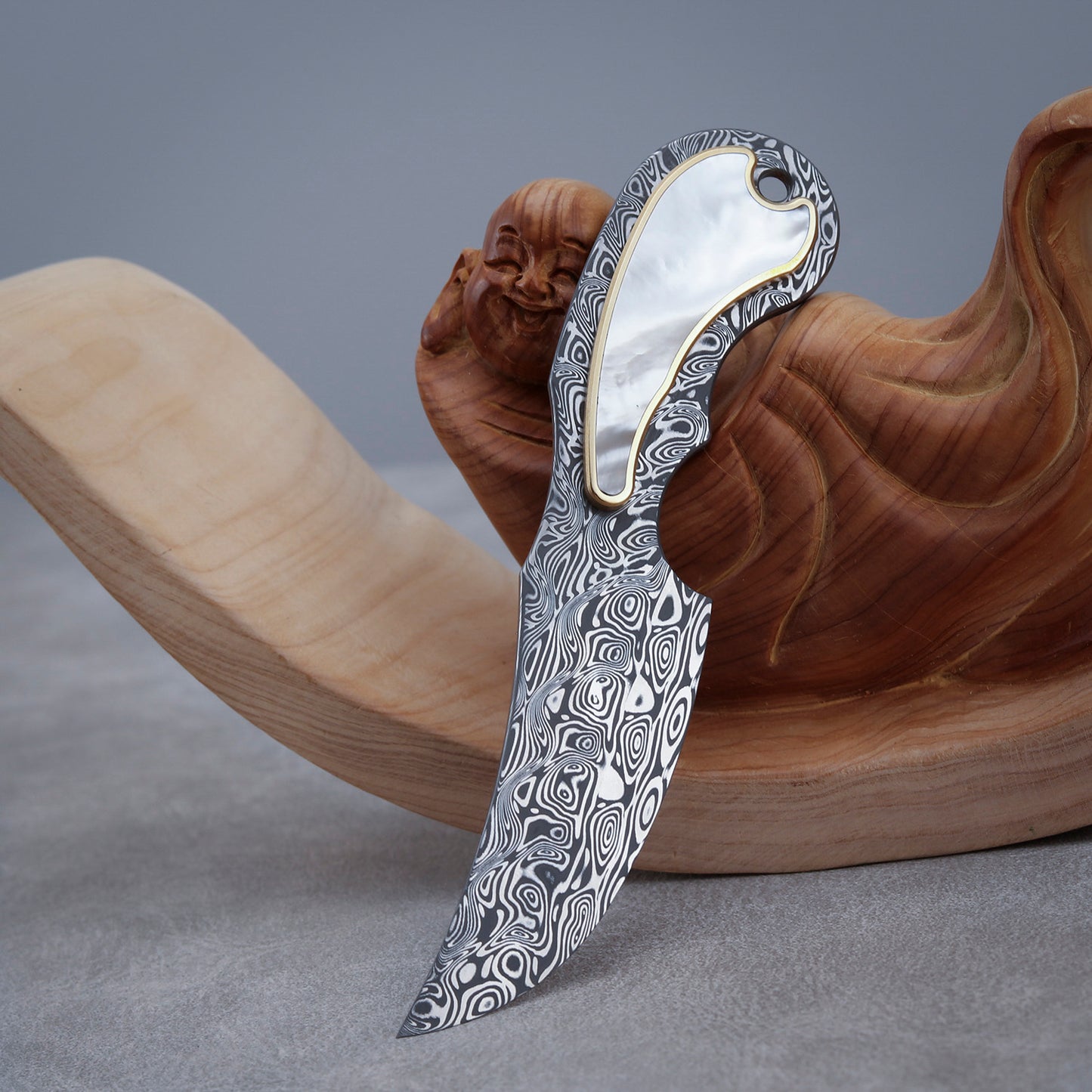 Custom Fixed Blade Knife in Damasteel