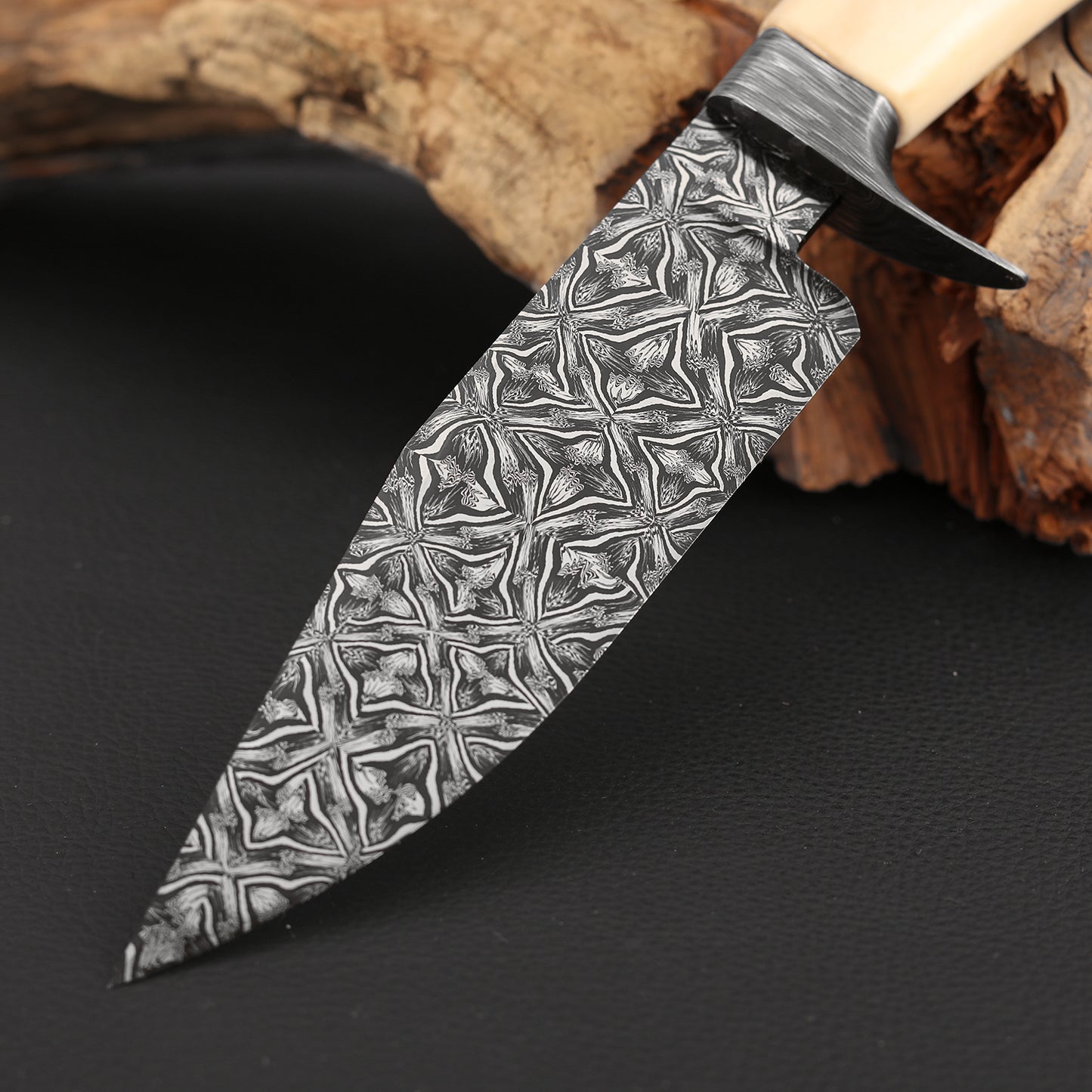 Customs Hunting Knife, Hand-forged Mosaic Damascus Steel