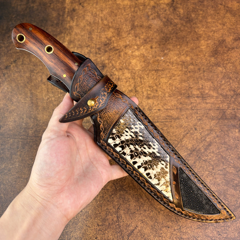 5.6 Inch Hunter in M390 Steel with Sheath