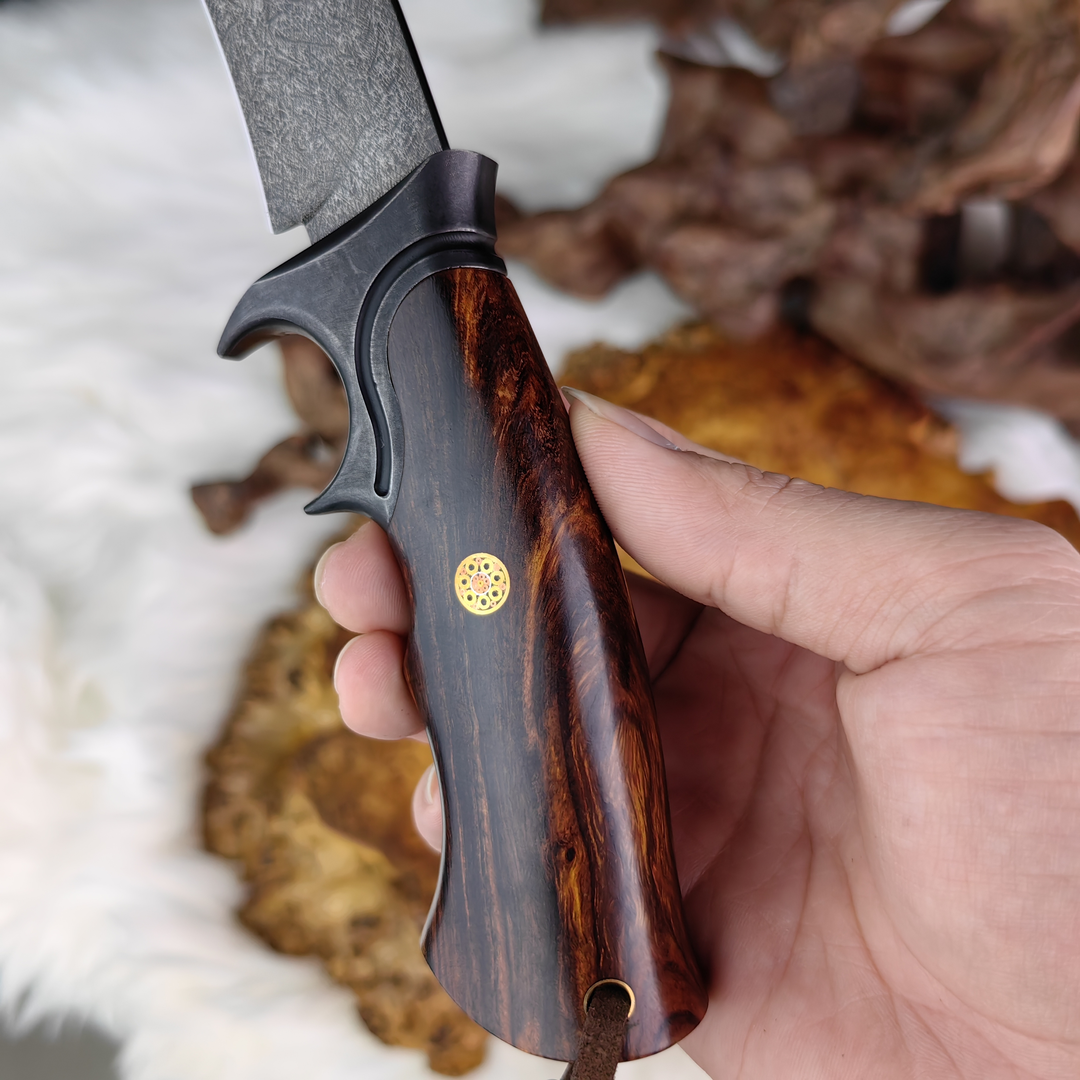 Hunter Knife in Wootz with Desert Ironwood